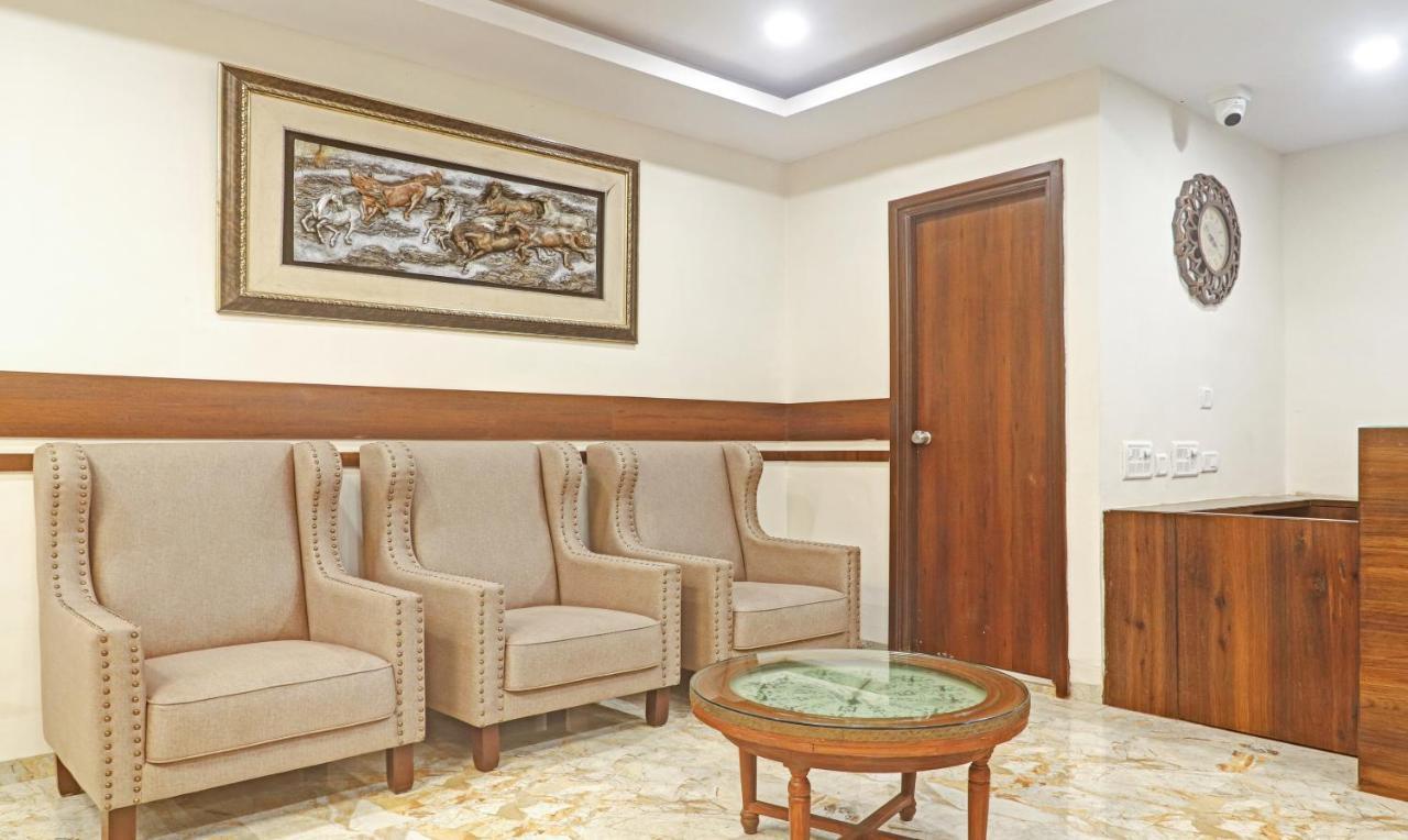 Treebo Arastu Grand Hotel Haidarábád Kültér fotó